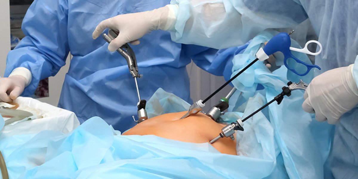 What are the main benefits of minimally invasive surgery for patients?