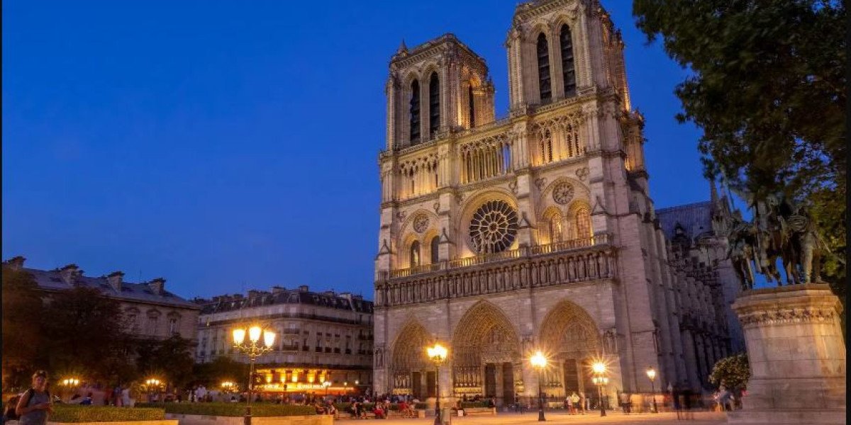 Exploring the Notre Dame Cathedral: A complete Tour Guide for First-Time Visitors