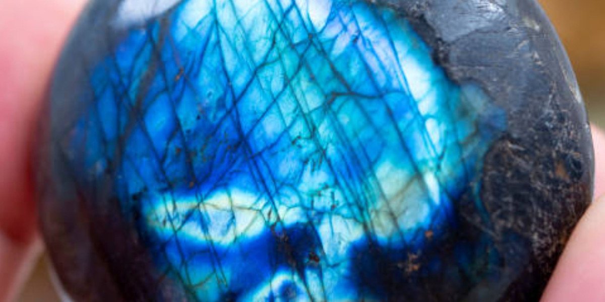 Labradorite Stone: The Mystical Gemstone of Transformation