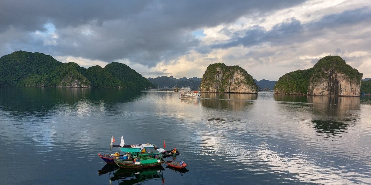 ?**"From Lantern Streets to Limestone Peaks: Your Ultimate Vietnam Travel Guide with Vietnam eVisa Tips"**